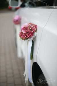Ozdoba klamek samochodu do ślubu